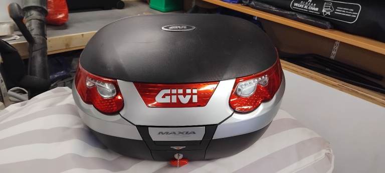 Givi Maxia top box