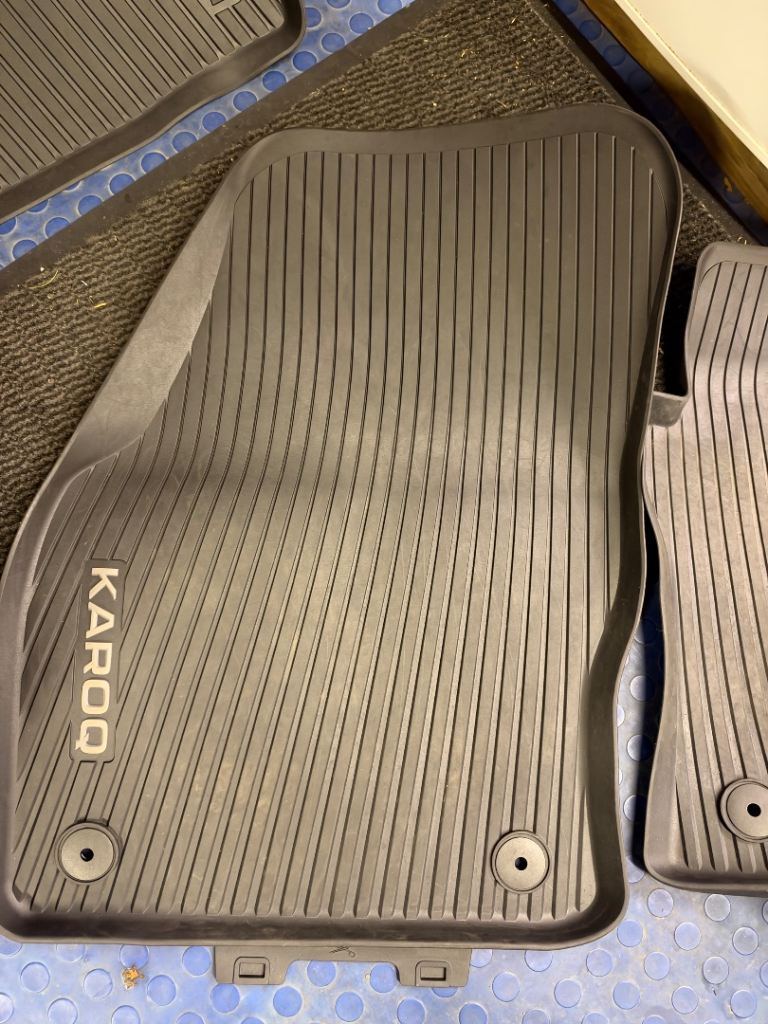 Skoda Karoq OEM rubber mats
