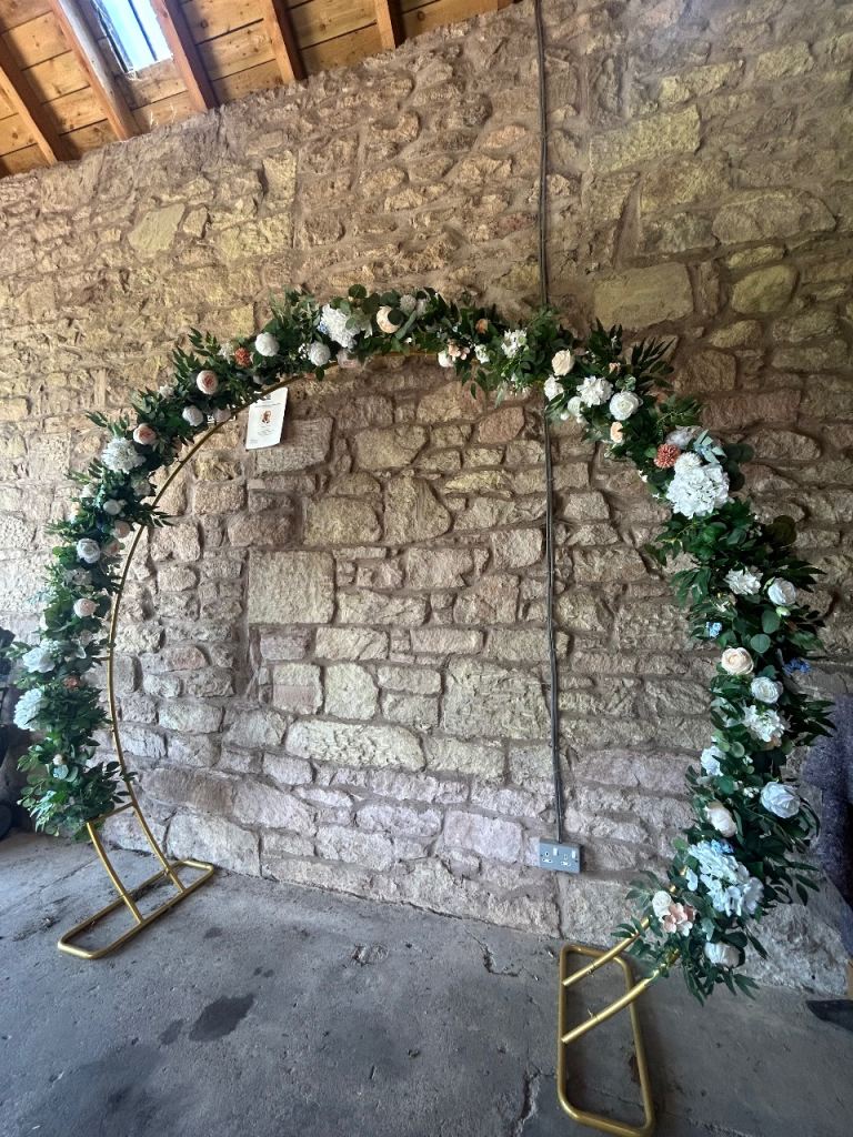 Wedding flower arch 