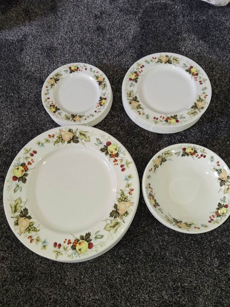 Royal Doulton Miramont Dinner Set - Plates and Bowls