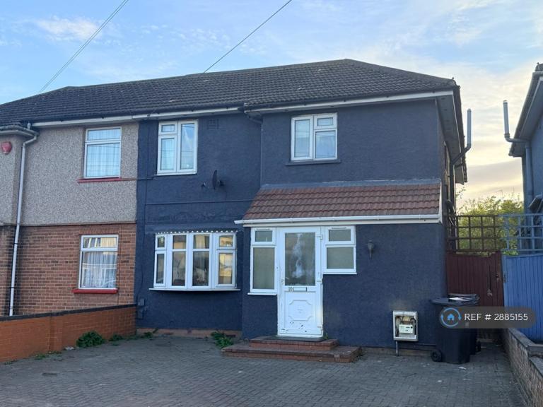 5 bedroom house in Duke Road, Ilford, IG6 (5 bed) (#2885155)