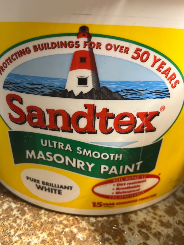 10 litre tub of Sandtex ultra smooth white masonry paint