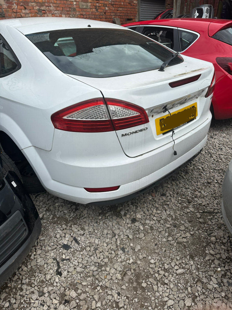 Ford Mondeo. Rear light passenger side. 