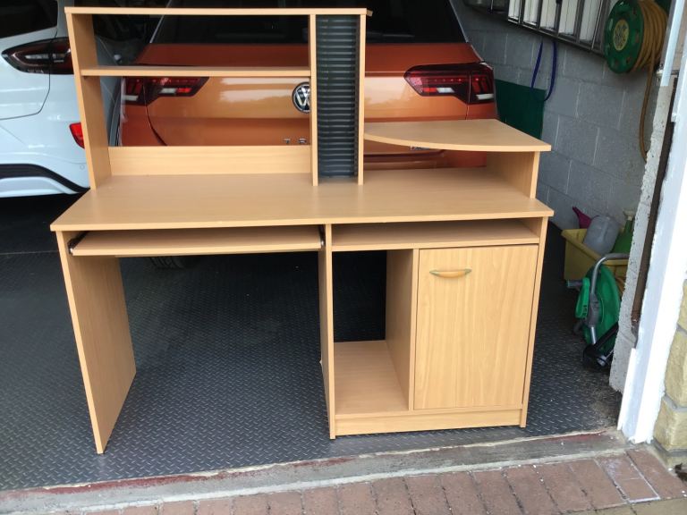 Computer desk