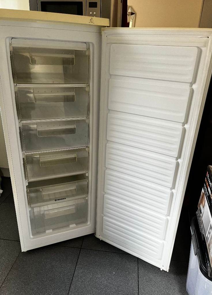 CURRY'S ESSENTIALS UPRIGHT FREEZER IN GOOD WORKING CONDITION.
