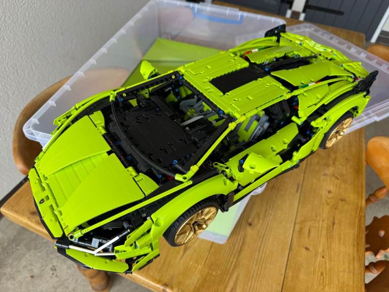 LEGO Technic Lamborghini Sian FKP 37 42115 with box and instructions