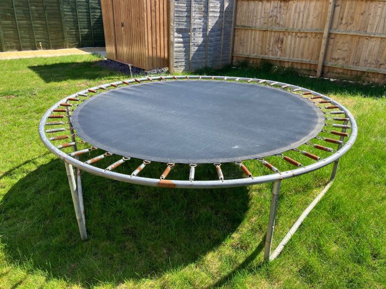 Trampoline 8ft Round & Bouncy