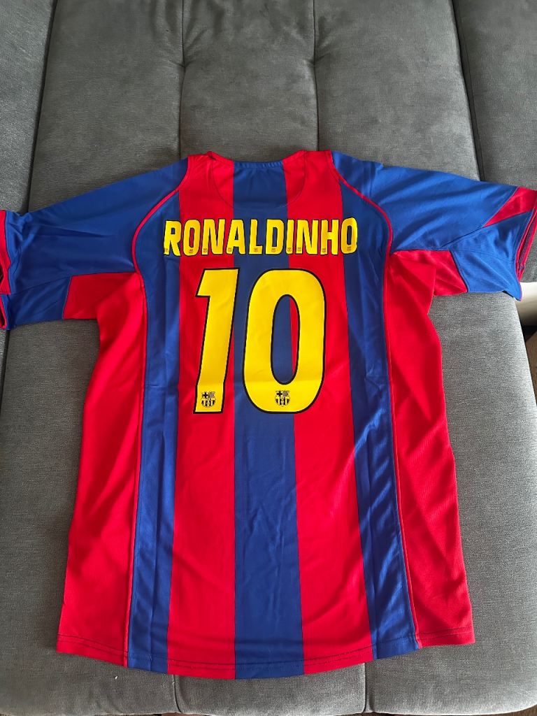 Ronaldinho 10 Barcelona football jersey size XL nike t-shirt 2004-2005 home kit retro vintage 