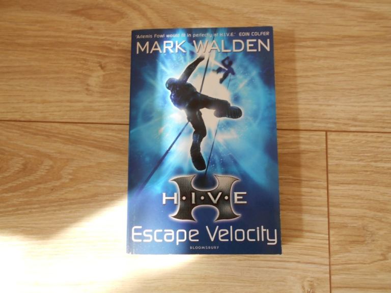 VARIOUS CHILDREN'S PAPERBACK BOOKS