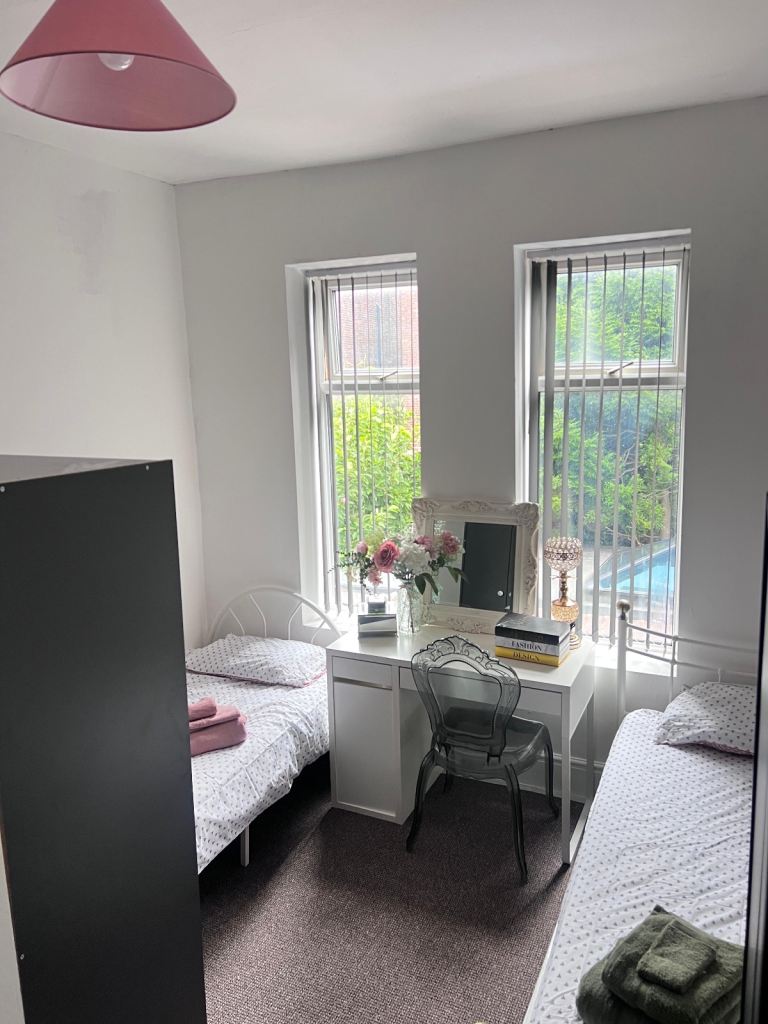 BEAUTIFUL DOUBLE ROOM AVAILABLE FROM 1ST SEPTEMBER 