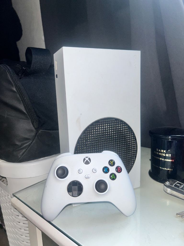 Microsoft Xbox Series S Console with Controller – White, Good Condition