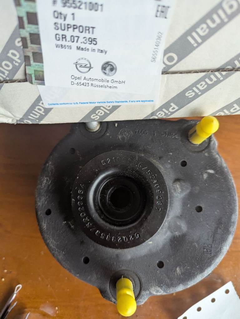 Genuine vauxhall combo / fiat doblo suspension mount