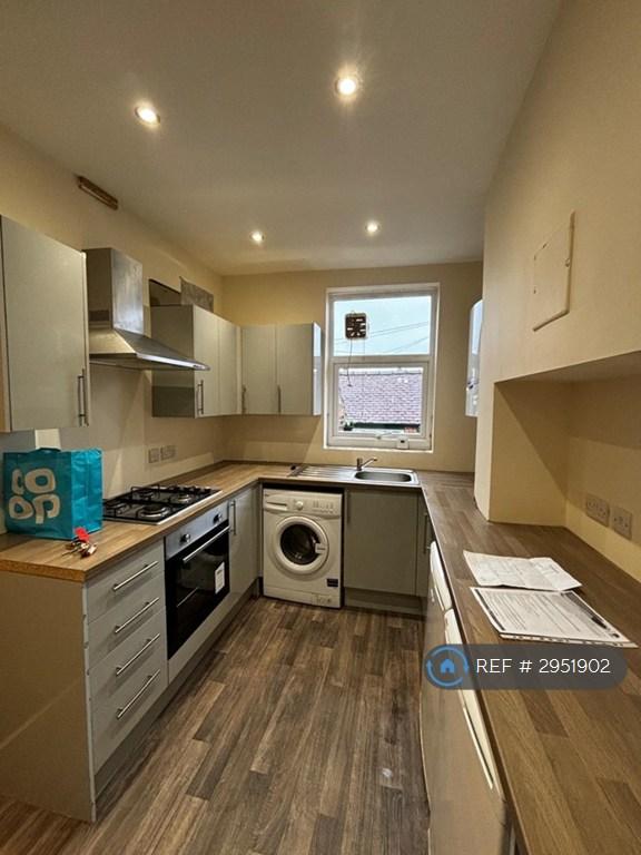 2 bedroom flat in Falesgrave Road, Scarborough, YO12 (2 bed) (#2951902)