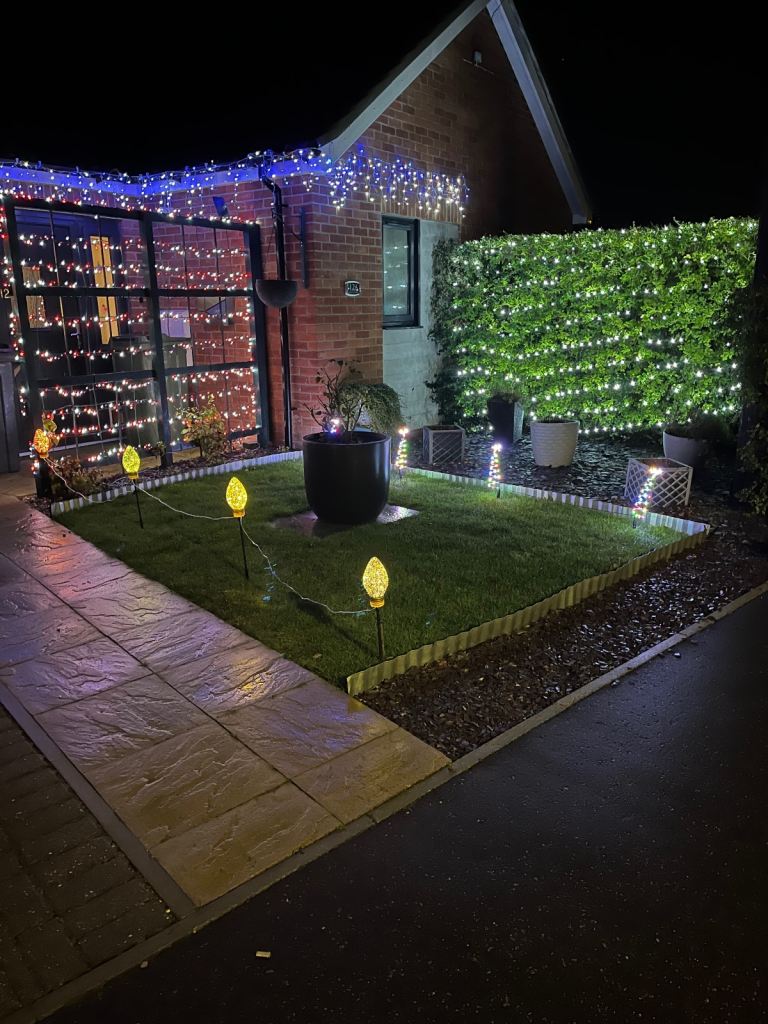 image for OUTDOOR XMAS DECORATION LIGHTS - ALL IN WORKING ORDER - COME TAKE A LOOK 