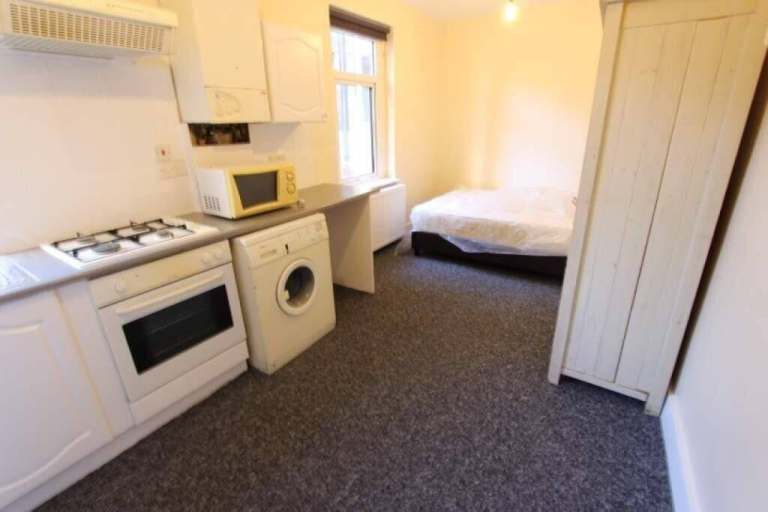 Studio To Let W14. Available NOW. West Brompton, West Kensington. Chelsea, Earls Court. CALL NOW 