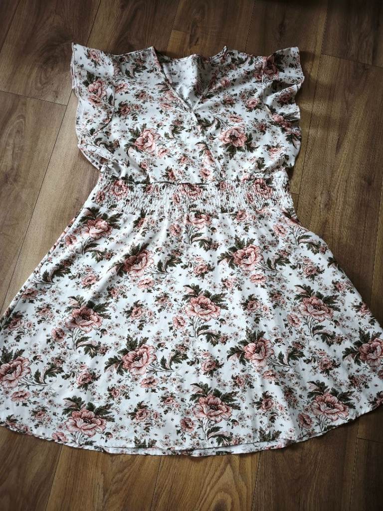 Ladies summer dress size XL (16)