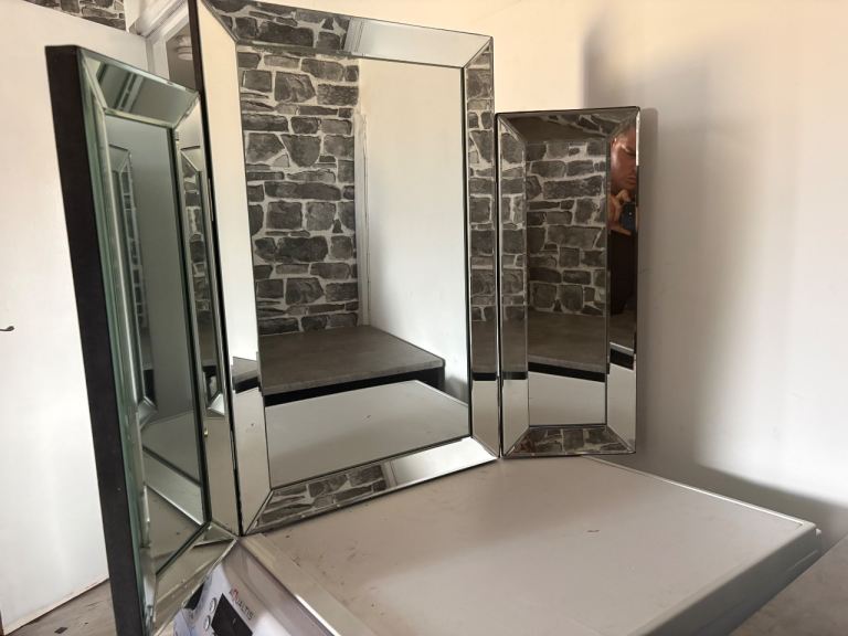 Dressing table mirror