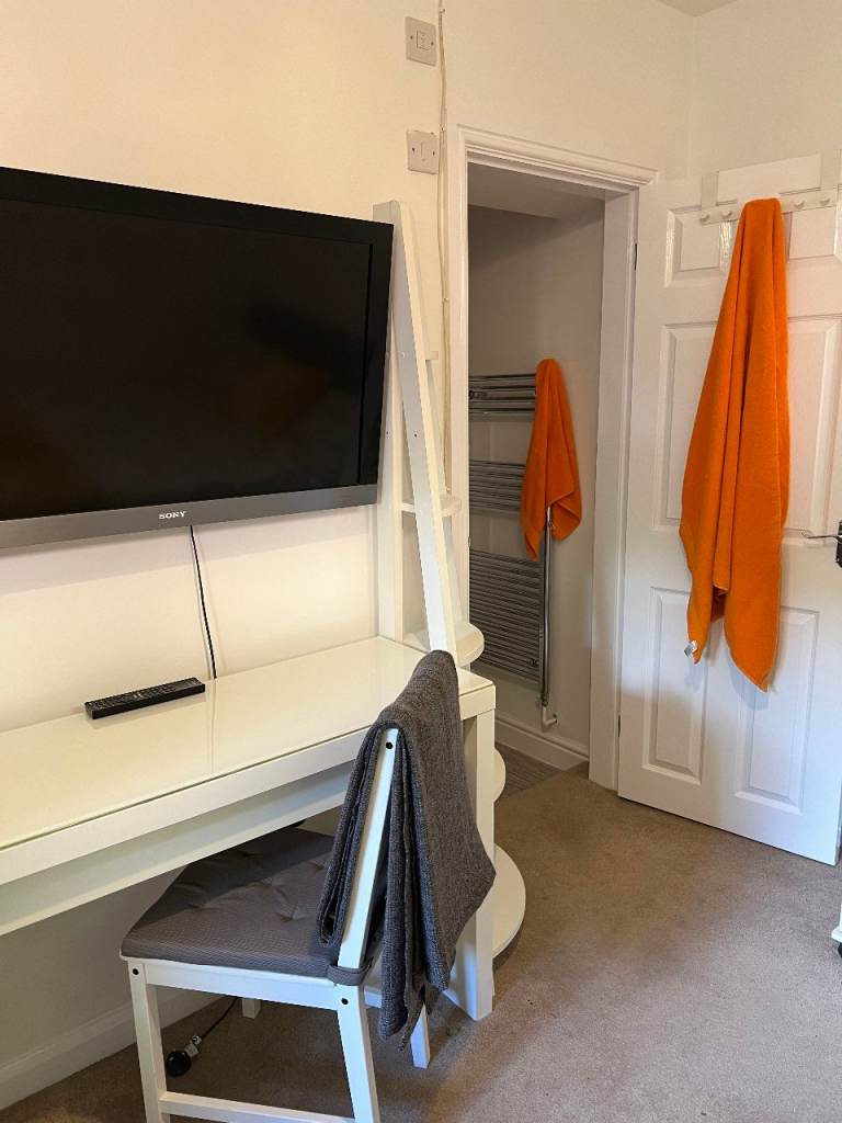 Immaculate with Ensuite Bills & Wifi From £138pw