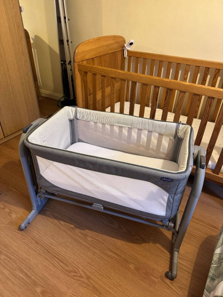 Chicco Next2Me - Bedside Crib