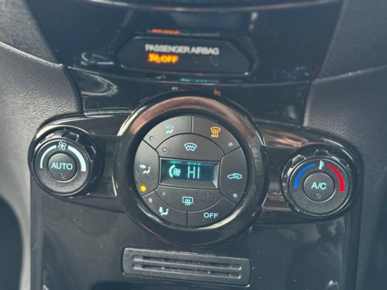 2013 Ford Fiesta 1.6 Zetec 5dr Powershift HATCHBACK PETROL Automatic