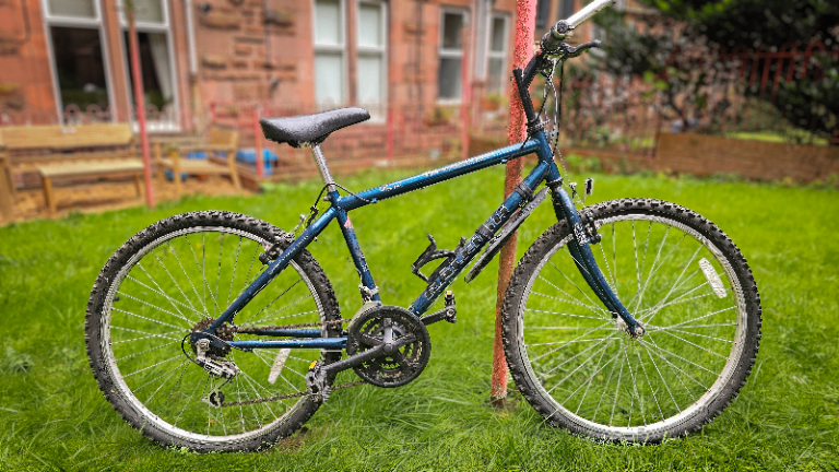 1990s vintage blue Raleigh Boulder - small adult bike