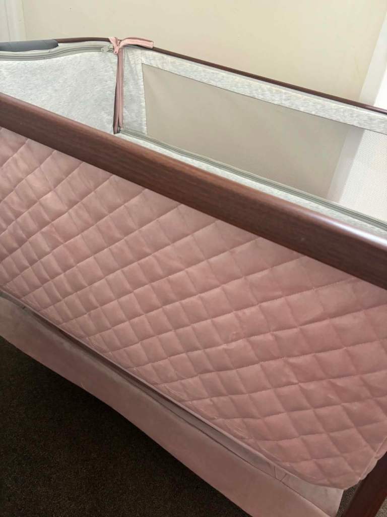 Tutti Bambini CoZee Luxe Bedside Crib - Pink, Excellent Condition