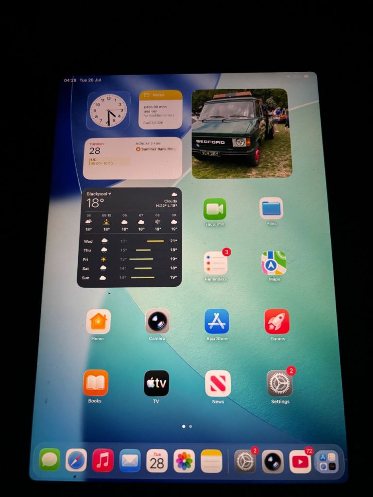 Apple iPad Air (4th Gen) 256GB – Great Condition