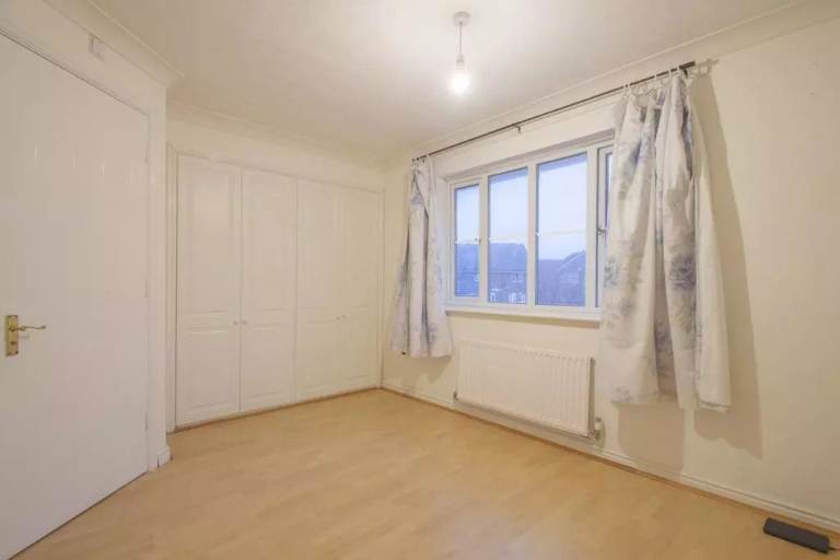 Spacious & Cosy Ensuite Room for Rent in - SE28 8QU