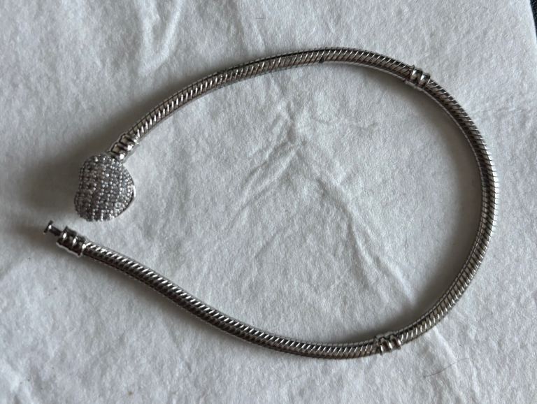 Sparkly Heart Clasp Snake Chain Bracelet - Good Condition