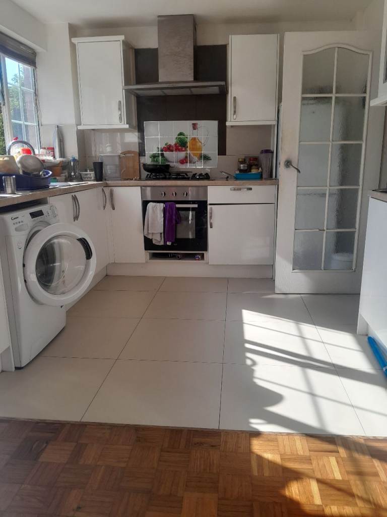 Large room with separate bathroom 