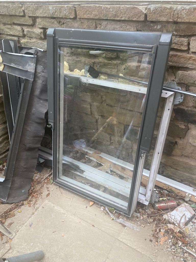 Roofing window 