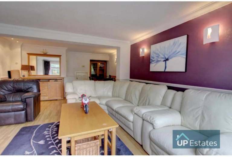 spacious double room is available at Coventry, CV2