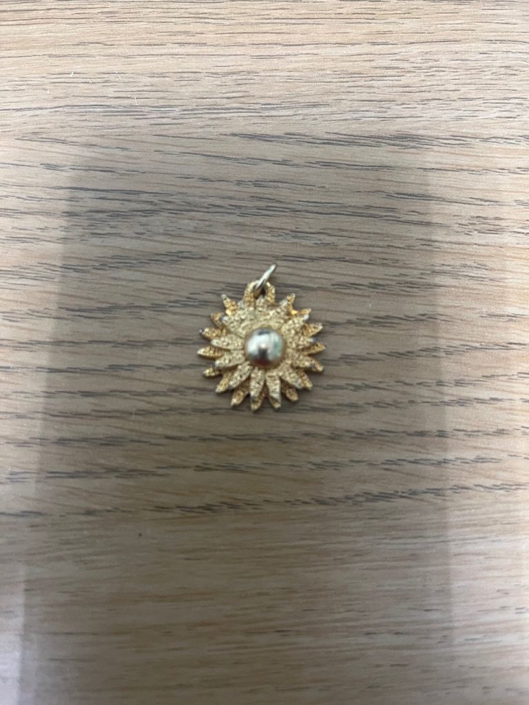Gold coloured sunflower pendant 
