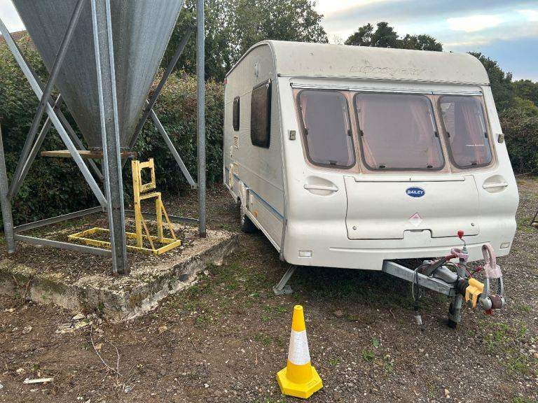 Bailey Discovery 2001 Caravan 2 Berth End Bathroom Good Condition For Year.