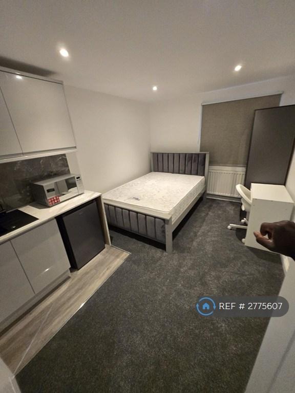 1 bedroom in Walshs Manor, Stantonbury, Milton Keynes, MK14 (#2775607)