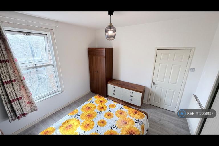 3 bedroom flat in Romford Road, London, E12 (3 bed) (#3051937)