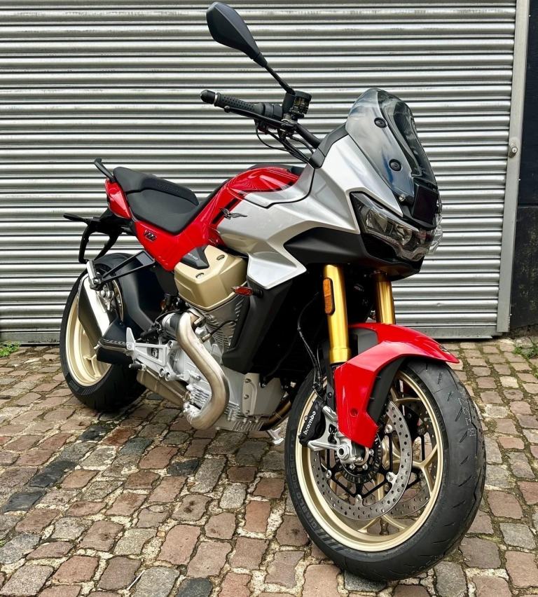 Moto Guzzi V100 Mandello S E5+ Rosso Lava Red 2026