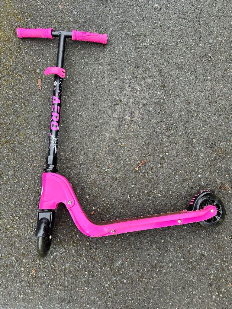 AERO C1 LED Scooter Pinkto Match the Pink Wheel Street Scooter Light up wheels