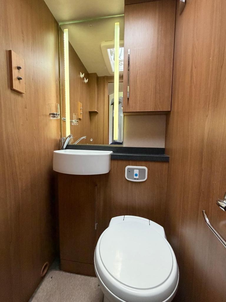 Auto Trail Frontier Delaware 4 berth 2013 **AUTO**GREAT CONDITION**