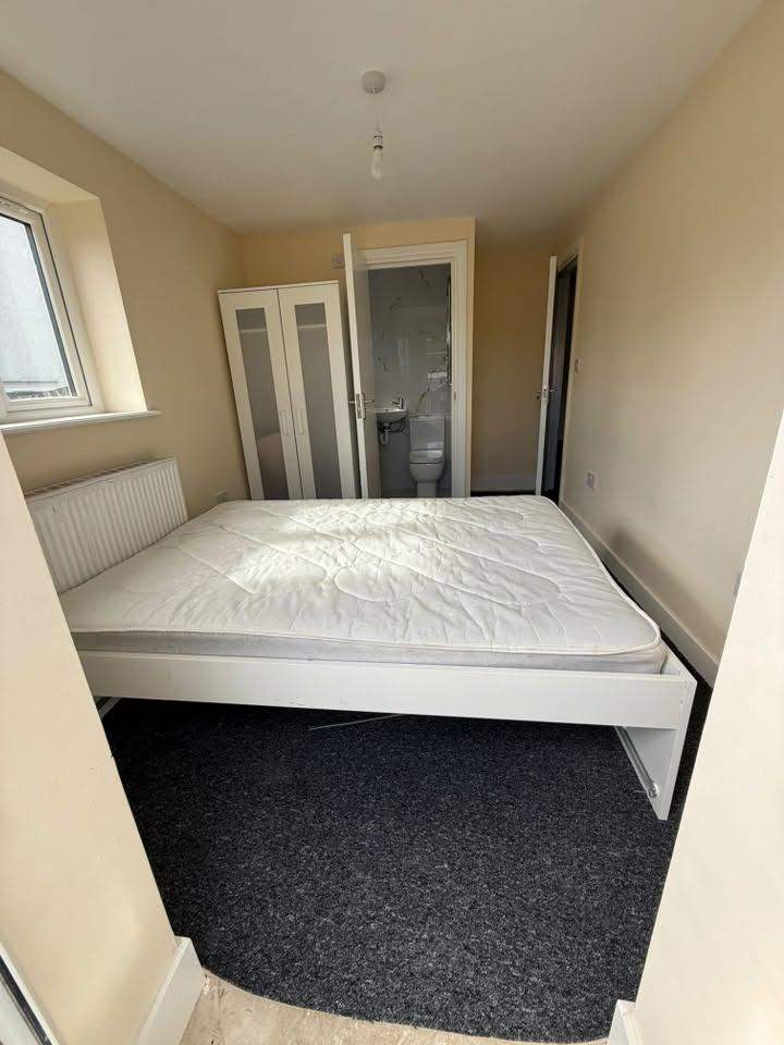 Brand New En-Suite Double Room in TW14 0BW All Bills Included