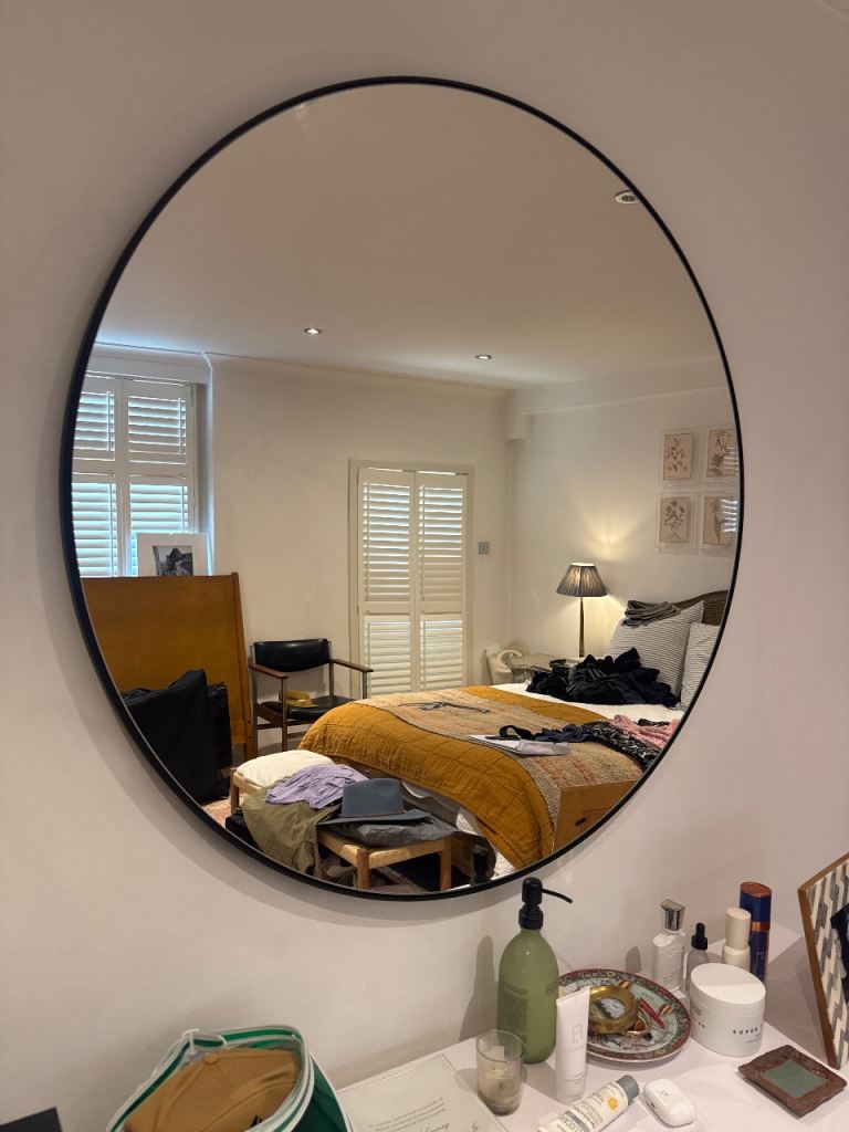 Round iron mirror 
