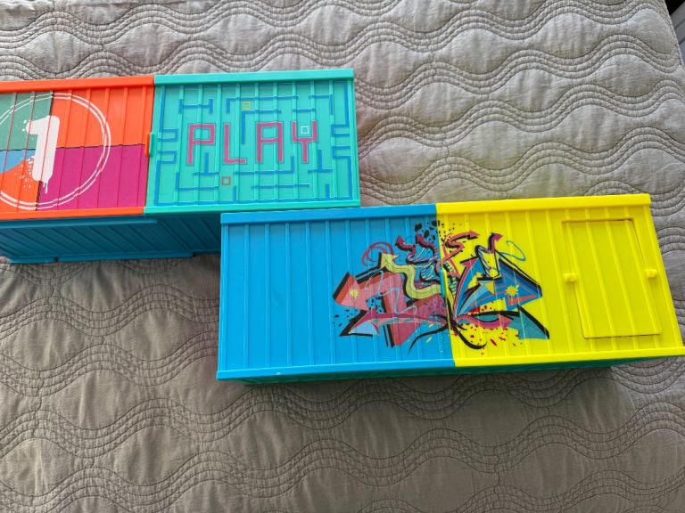 L.O.L surprise OMG house preowned but exc condition with extras