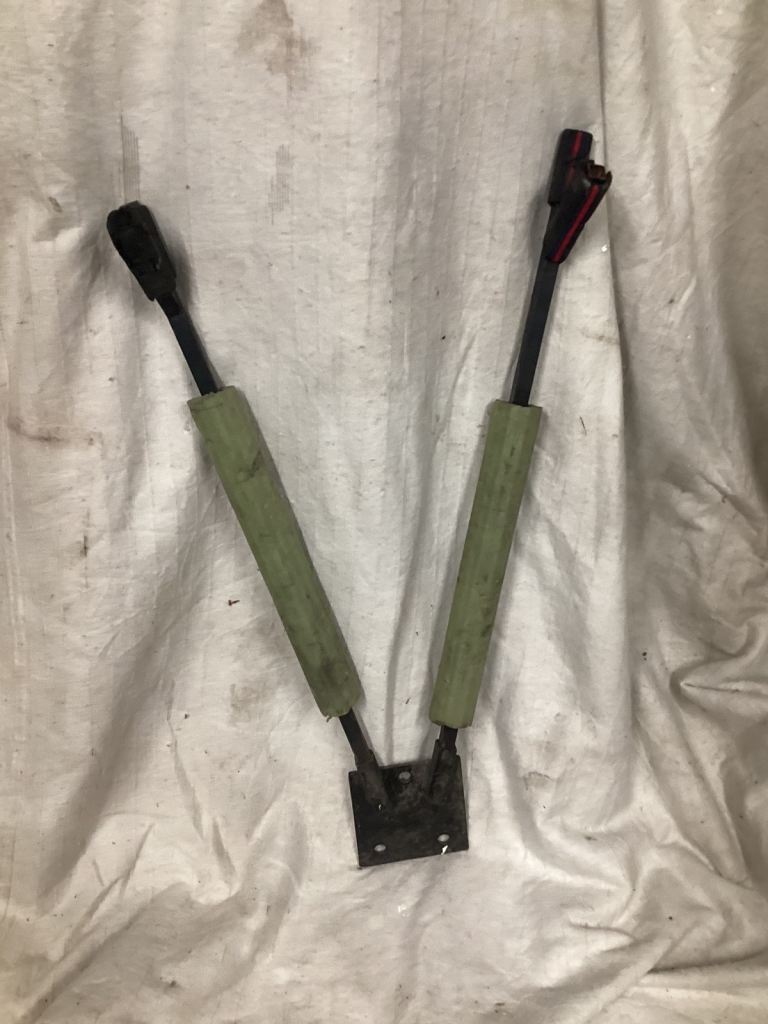 2 Bike  Rack fits to car tow hitch.