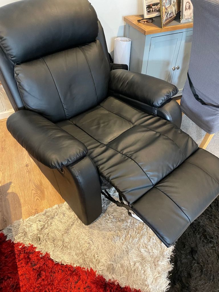 Black Leather Recliner chair, Excellent Condition.