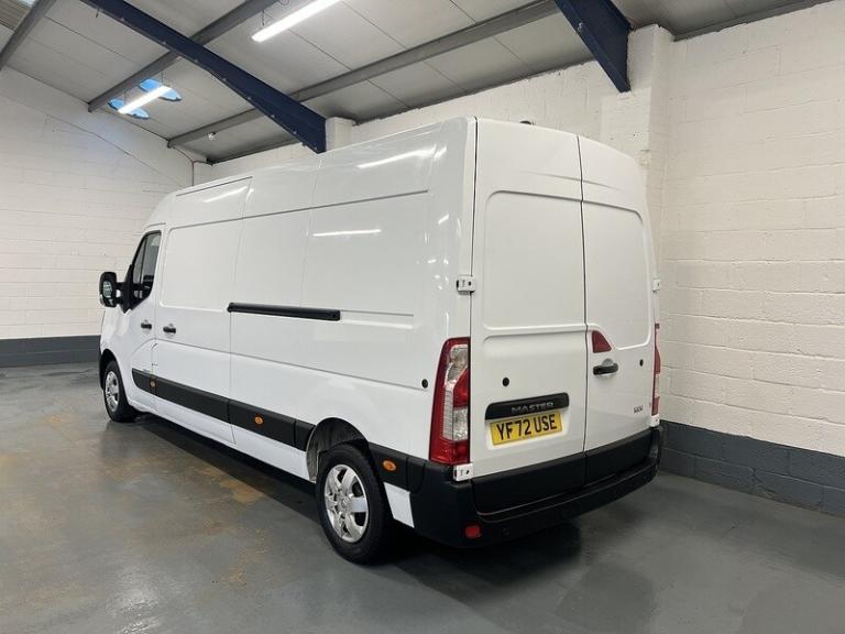 2023 Renault Master LM35dCi 135 Business+ Medium Roof Van PANEL VAN DIESEL Manual