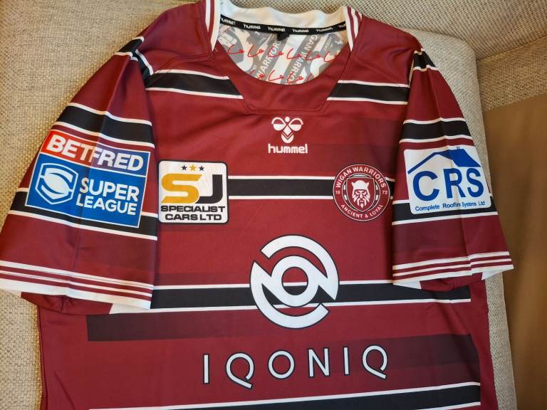 New Wigan Warriors Rugby League Short Sleeved Shirt. Large. Excellent condition.Flawless Large 