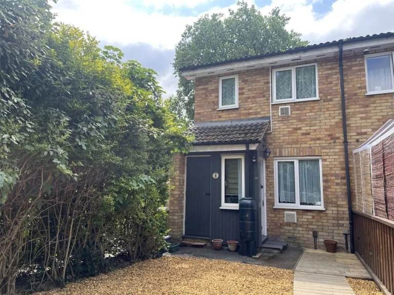 1 bedroom end terrace house to rent in Colnbrook (SL3)