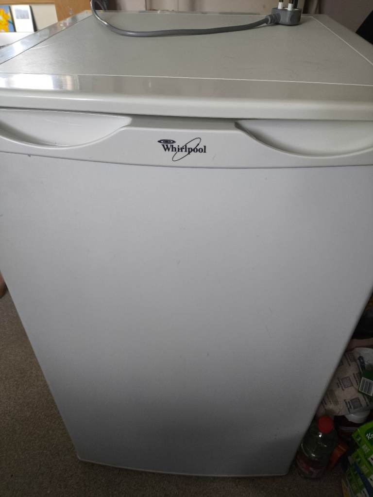 Freestanding fridge