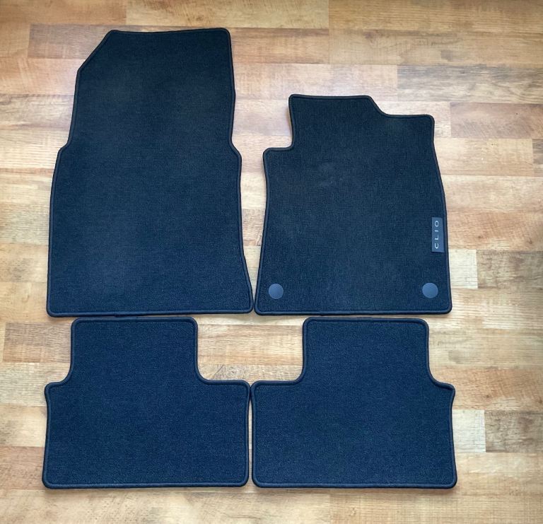 ***READ IN FULL*** - As New Genuine Renault Clio Mark 5 (V) Car Mats