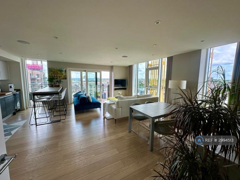 3 bedroom flat in Witham House, London, SW18 (3 bed) (#2994513)